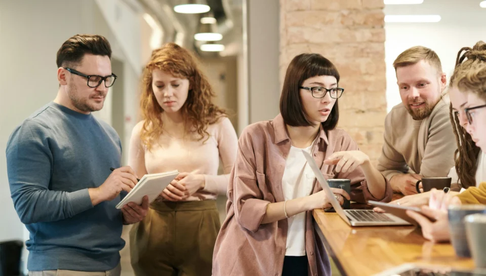 como-implantar-a-nr-1-na-pratica-passo-a-passo-para-empresas